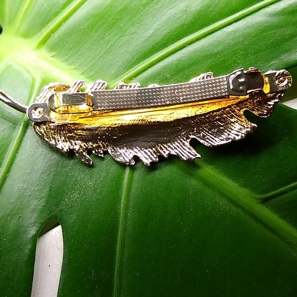 NWOT Gold Tone Feather / Leaf Barrette Hair Clip - Picture 2 of 2